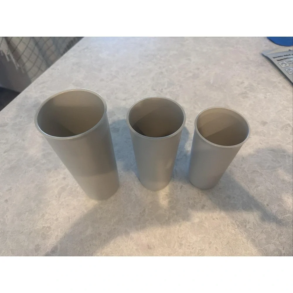 Tupperware tumblers set